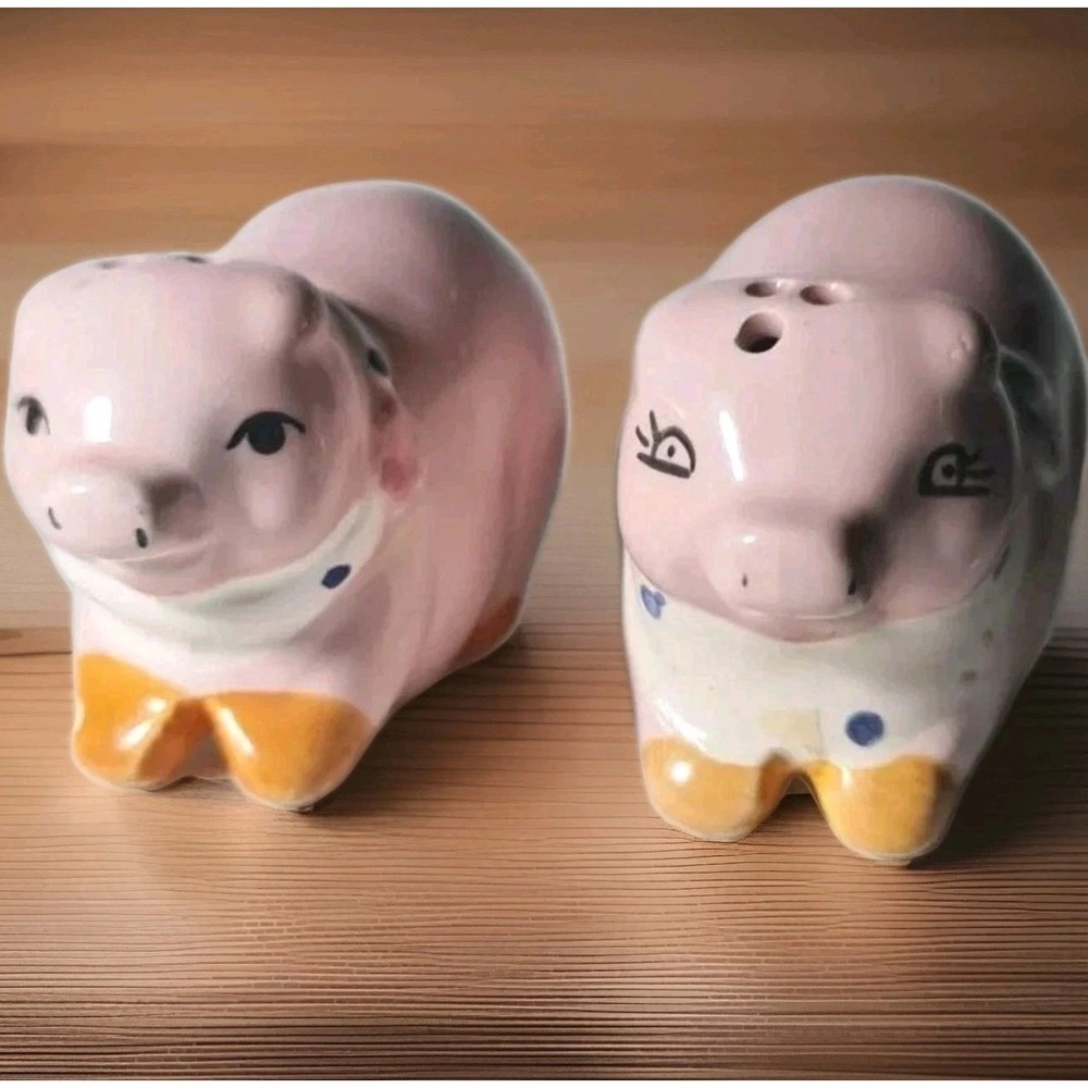 Vintage Pink Pig Salt and Pepper Shakers Farmhouse Kitchen Decor